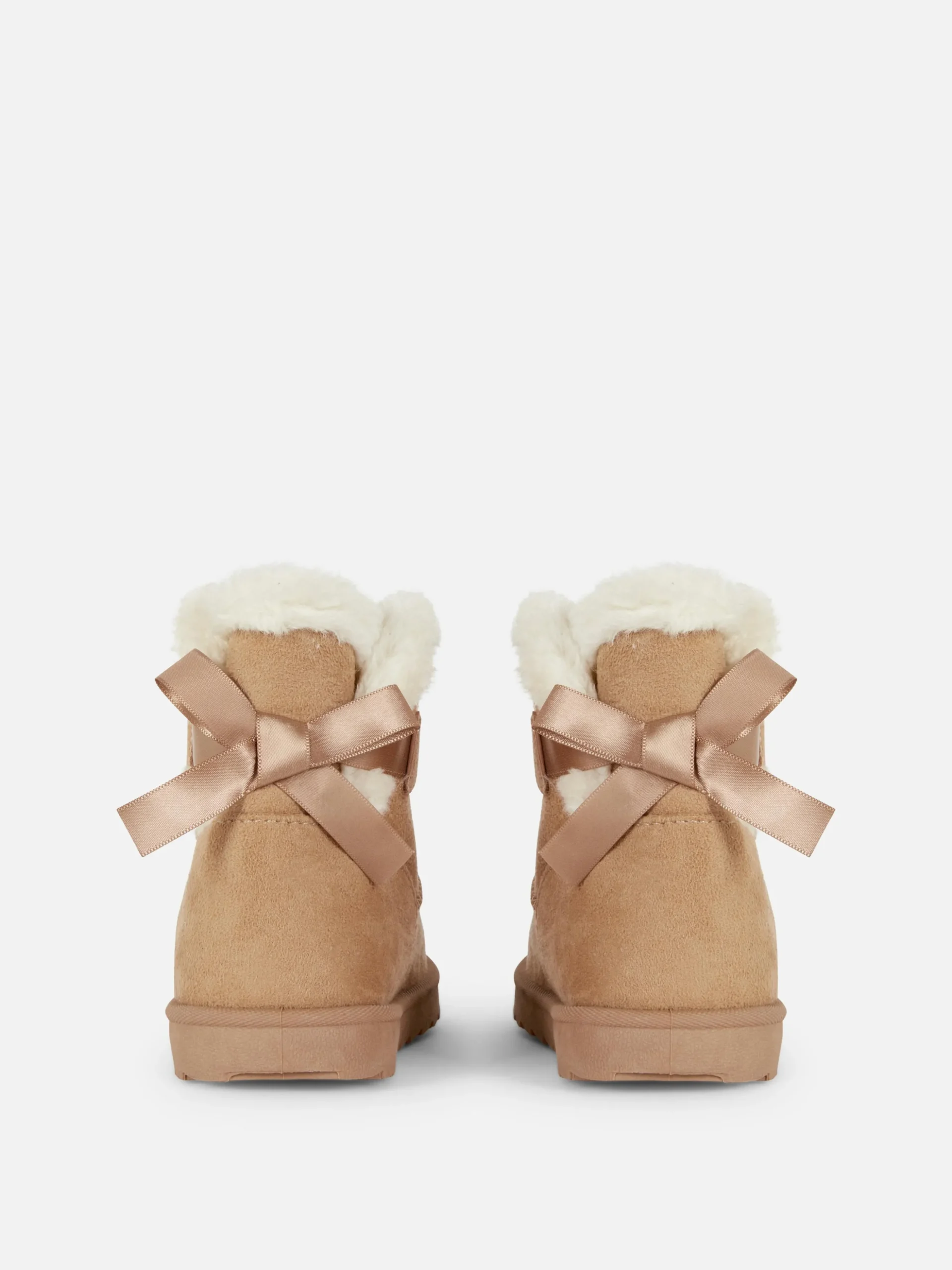 Botas Imitação Pelo Detalhe Laço