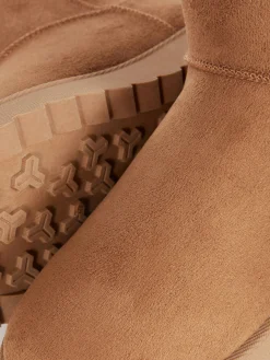 Botins Imitação Camurça