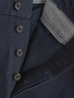 Calças Chino Elásticas Corte Perna Direita