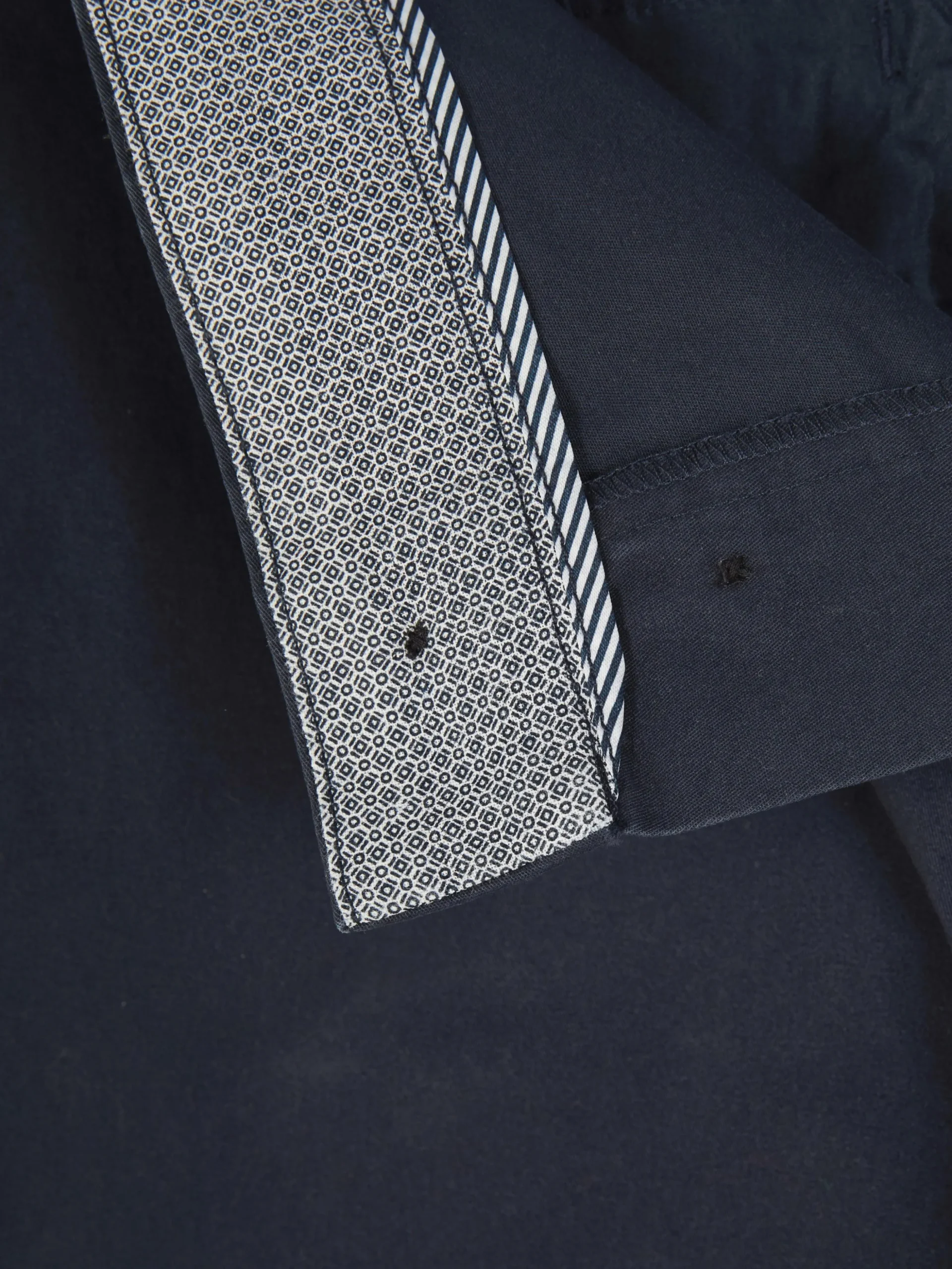 Calças Chino Elásticas Corte Perna Direita