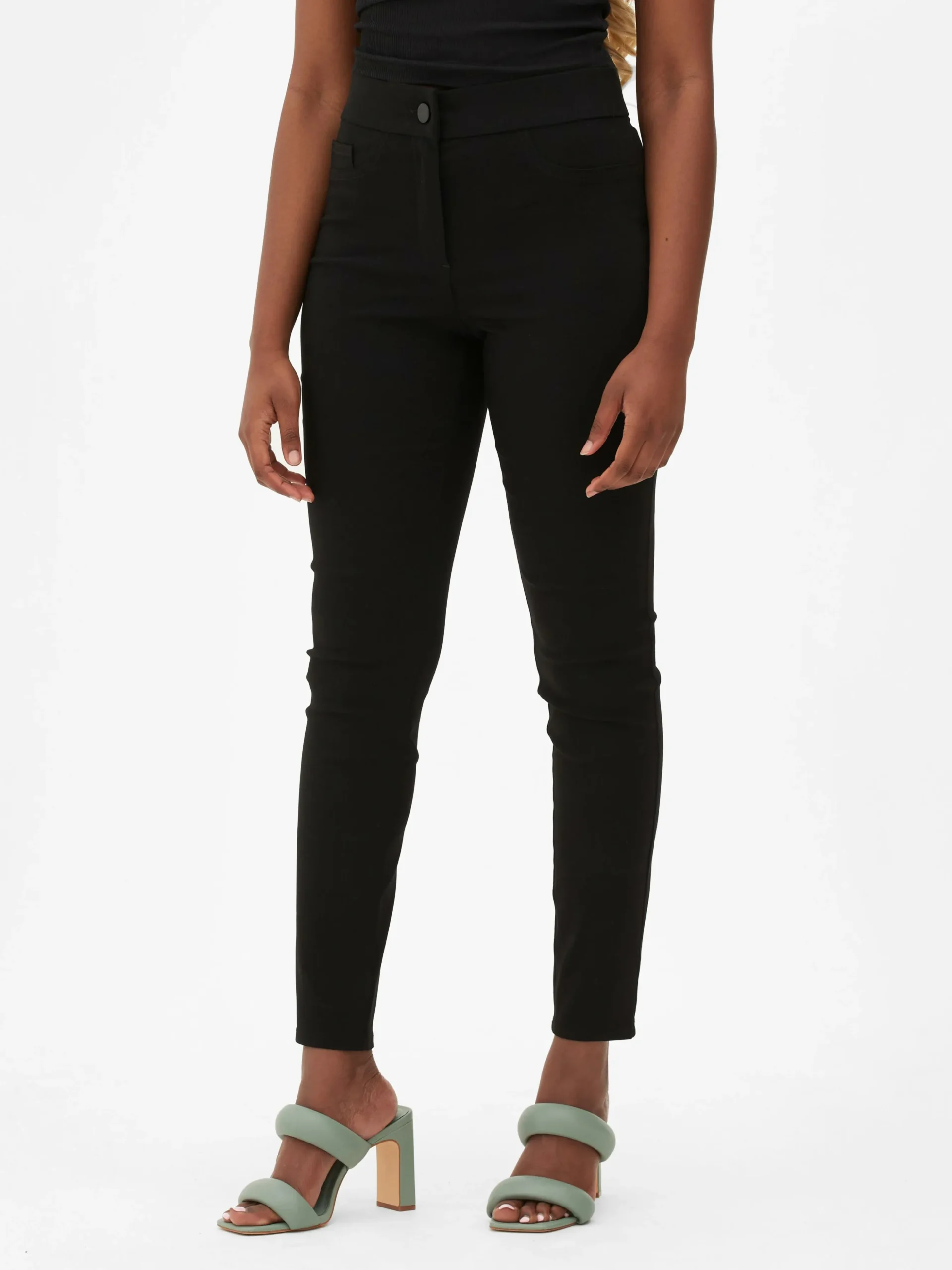 Calças Elásticas Corte Justo