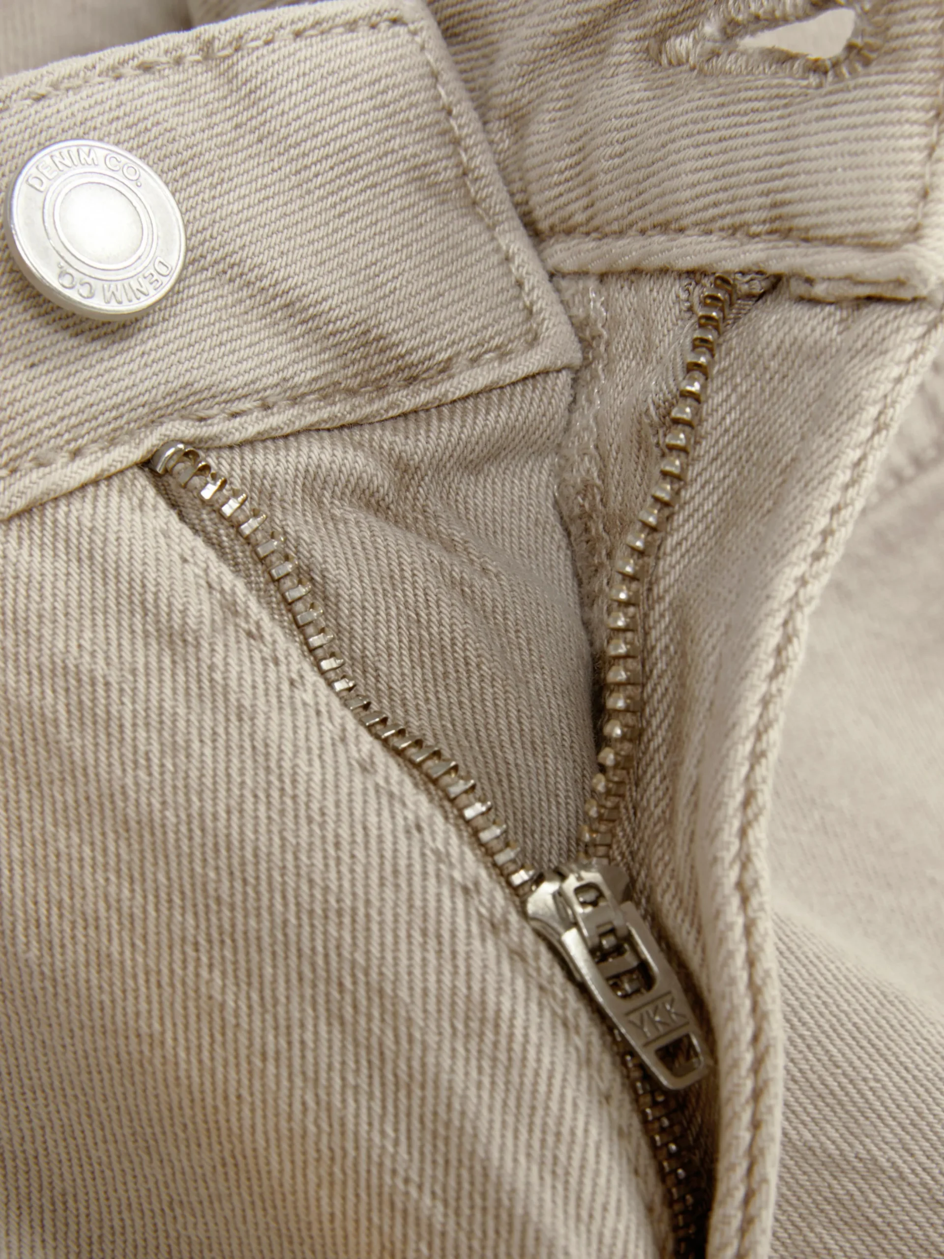 Calças Ganga Corte Perna Direita Justa