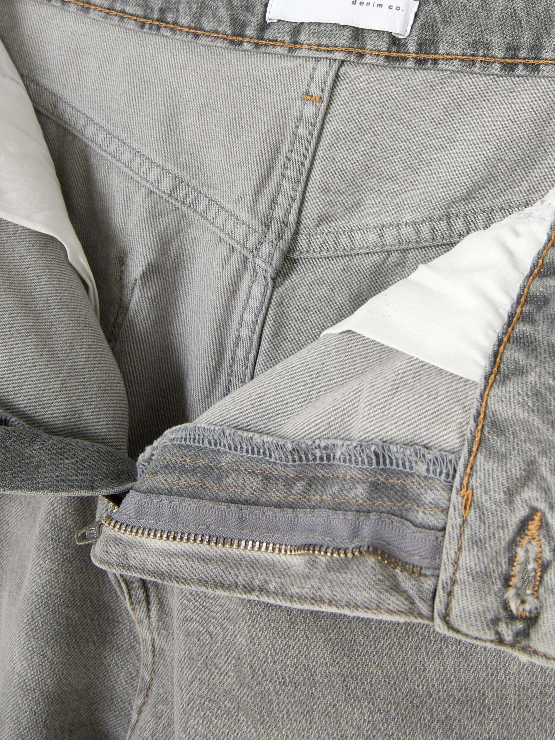 Calças Ganga Corte Perna Larga Desgastadas