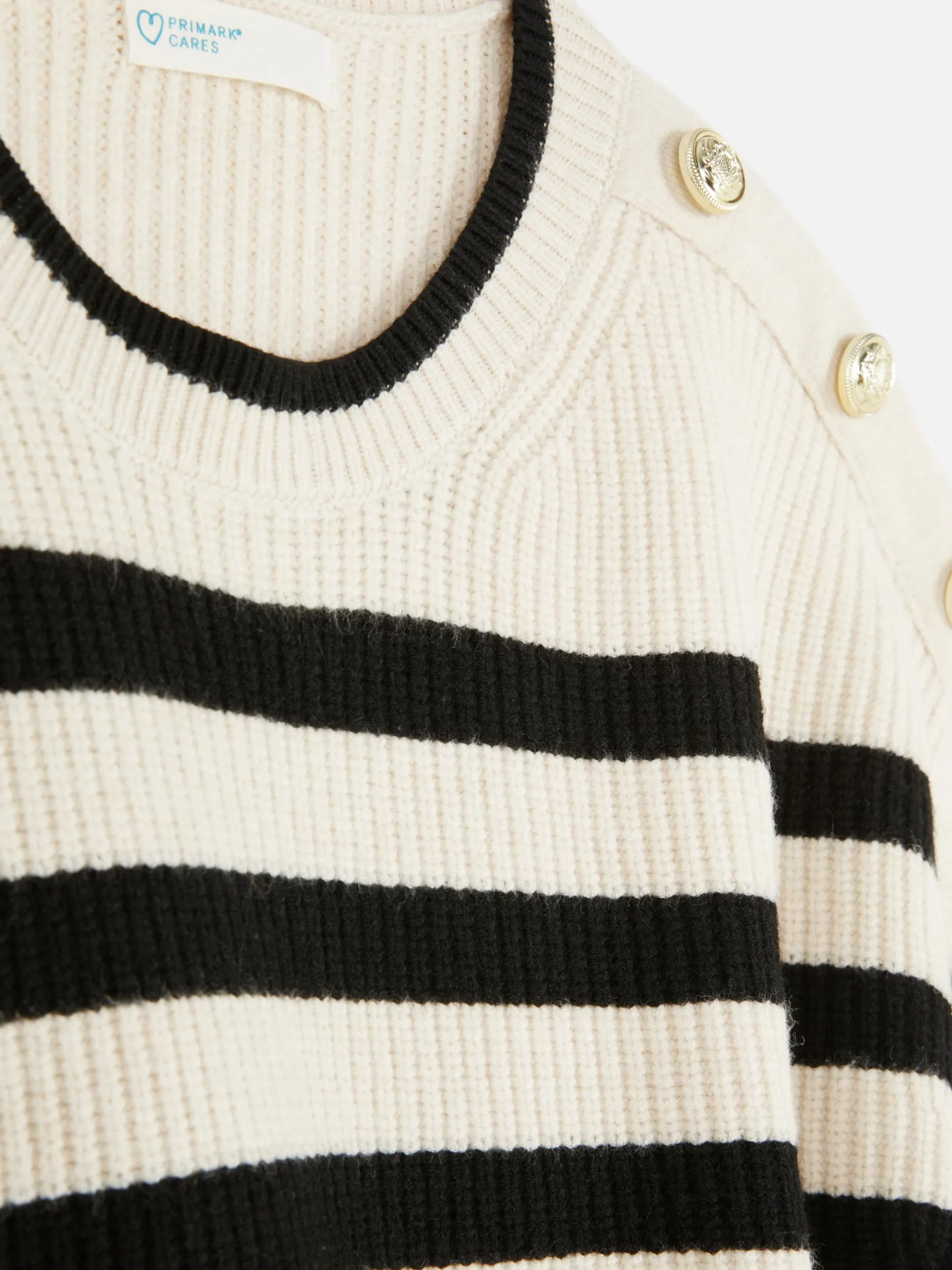 Camisola Gola Redonda Detalhe Botão