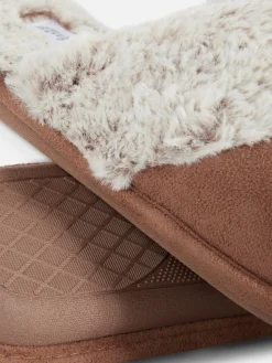 Chinelos De Imitação De Camurça