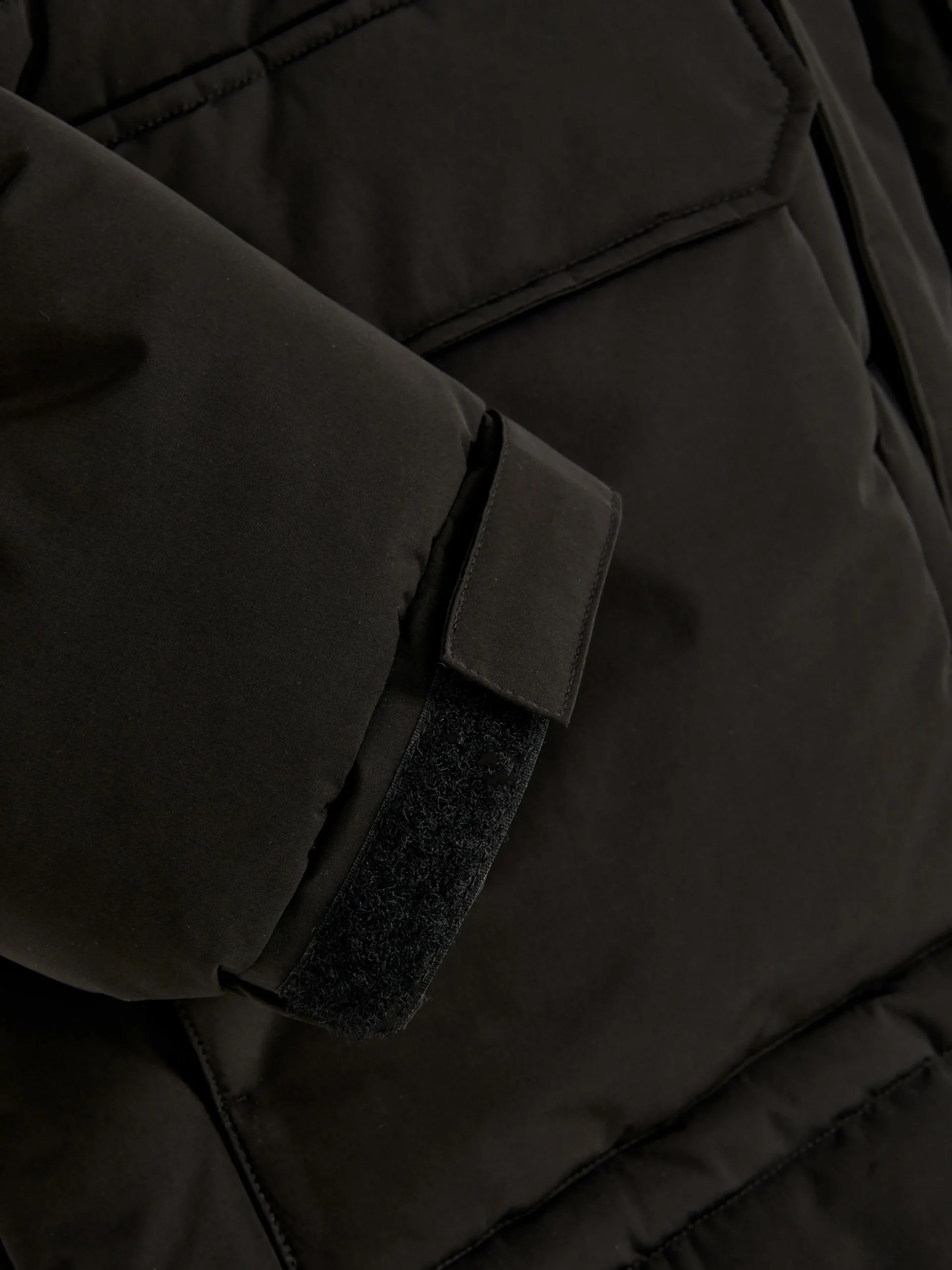 Parka Acolchoada Com Capuz