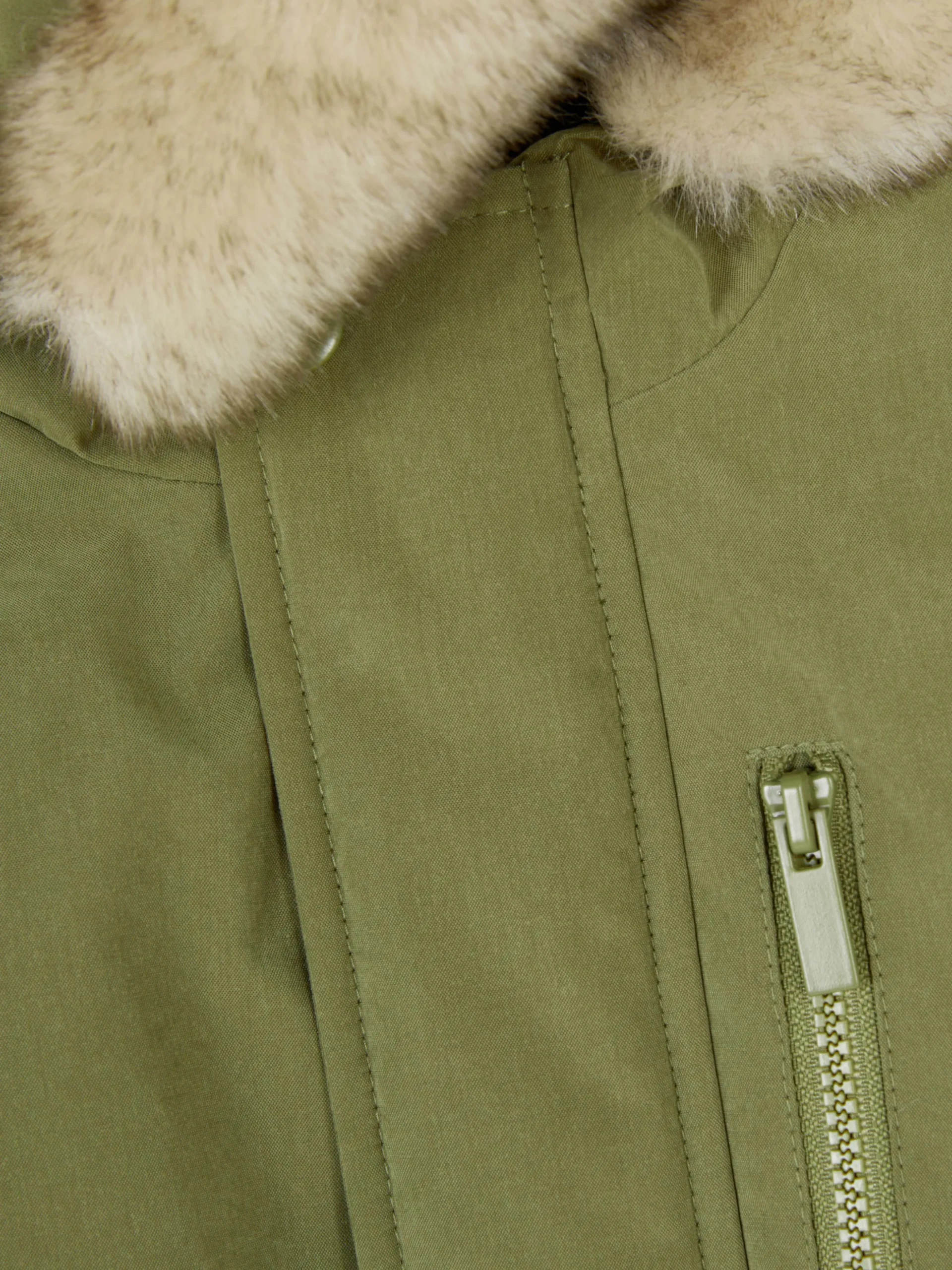 Parka Capuz Imitação Pelo