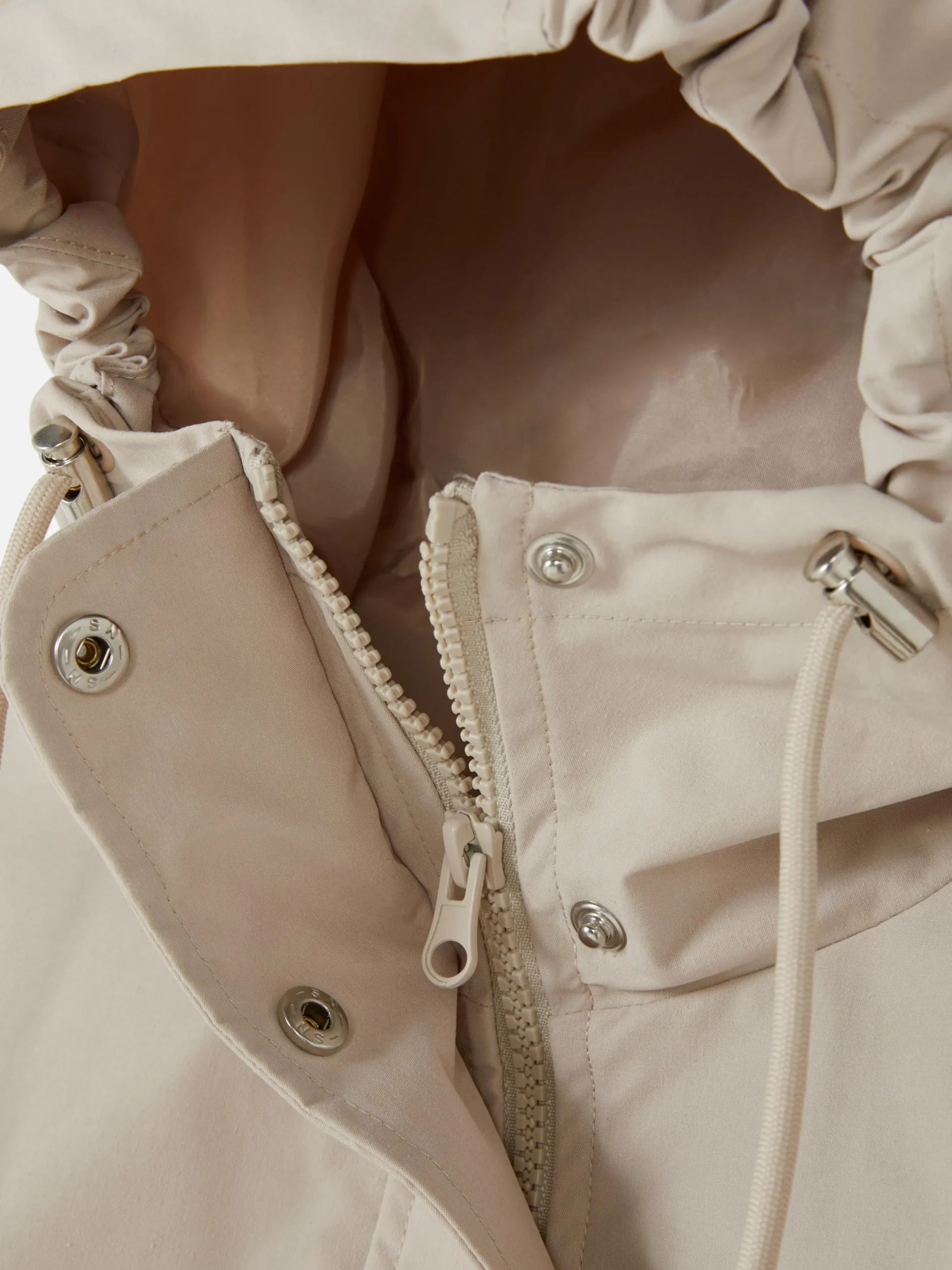 Parka Impermeável Com Cordão