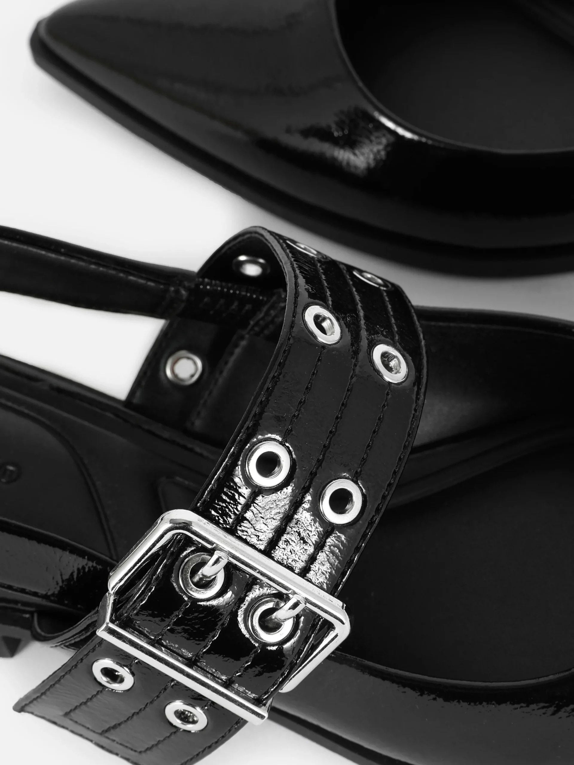 Sabrinas Abertas Atrás Fivela