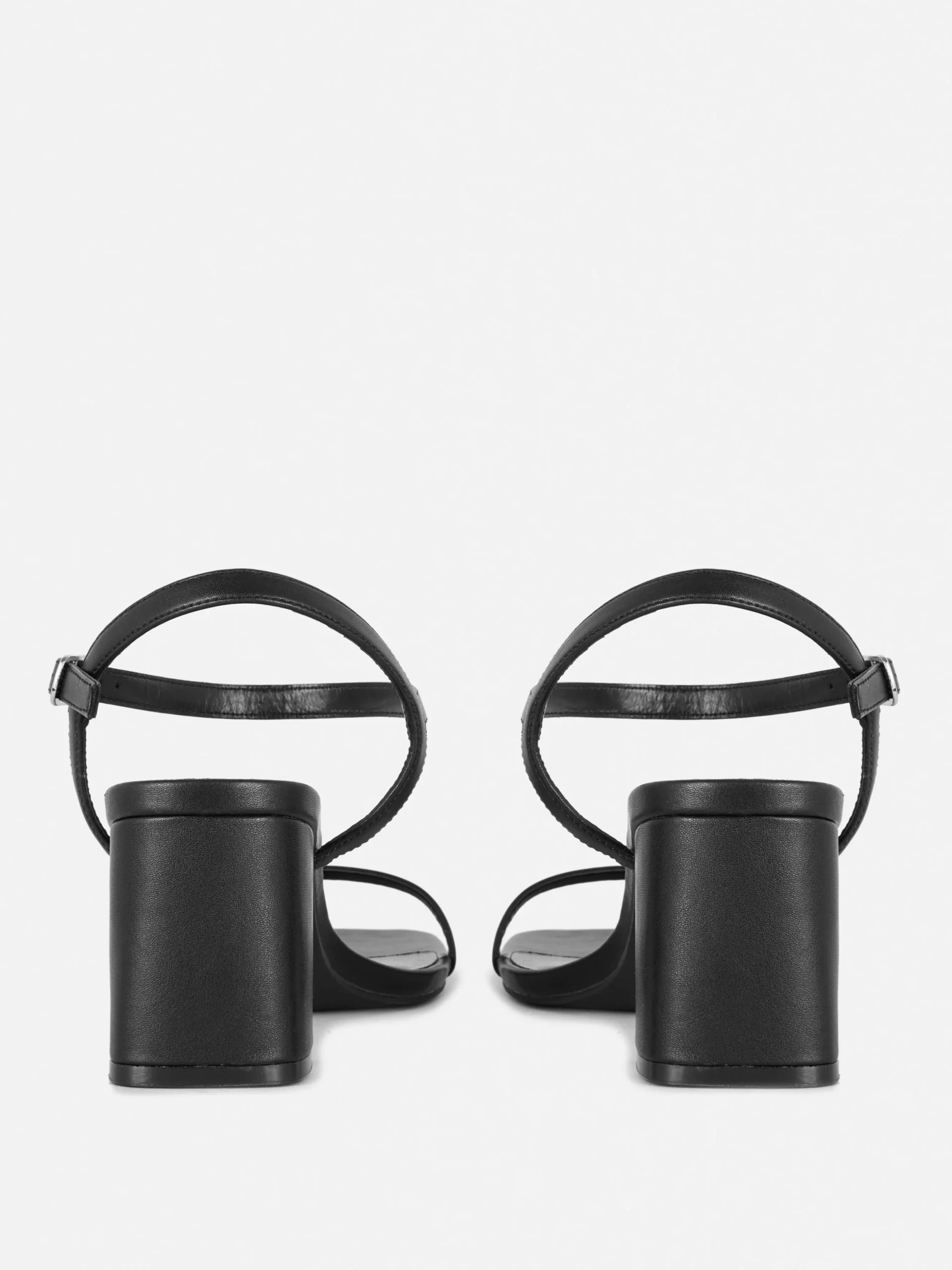 Sandálias Tiras Tacão