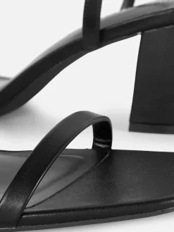 Sandálias Tiras Tacão