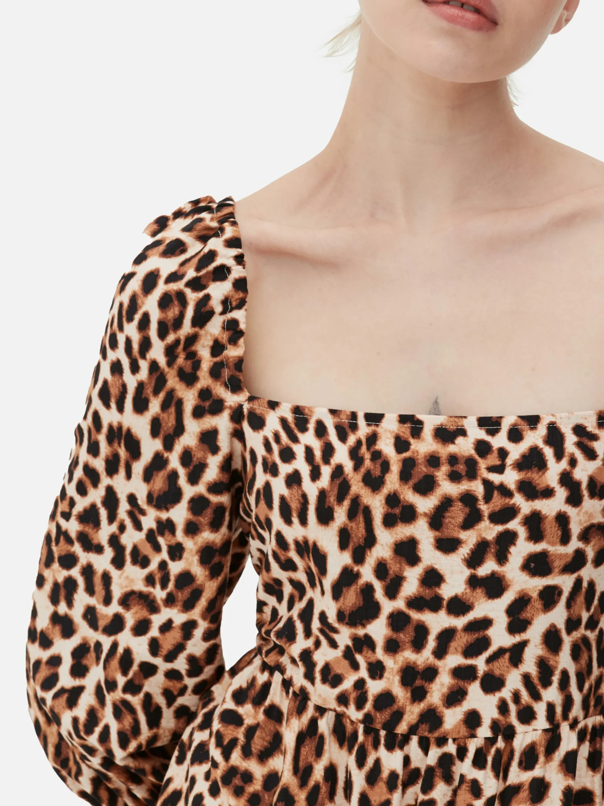 Vestido Midi Decote Quadrado Leopardo